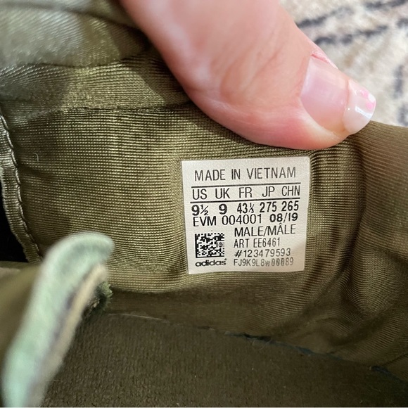 Adidas Originals OZWEEGO 'TRACE CARGO' Sneakers in Green Men’s Size 9.5 GUC - Picture 12 of 13